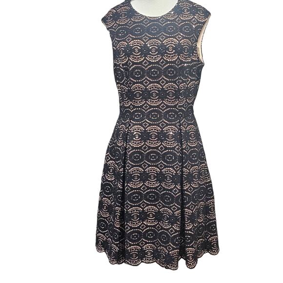 Vince Camuto Elegant Black Scalloped Sequin Lace Dress, size 10 - Picture 3 of 9